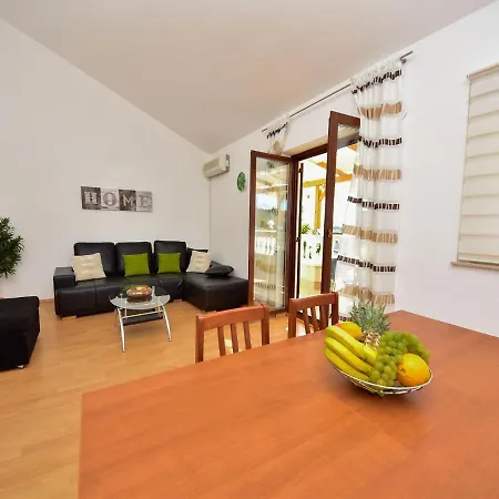 Cozy In With Garden Ferienhaus
