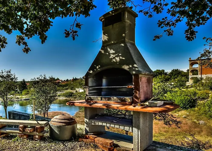 Дом отдыха In With Garden & Bbq